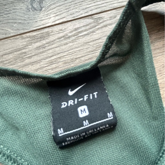 Nike pro dri fit cropped tank women’s size medium - Picture 3 of 3